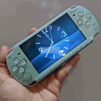 Cần bán máy PSP 2000 thẻ 64Gb - Trò chơi