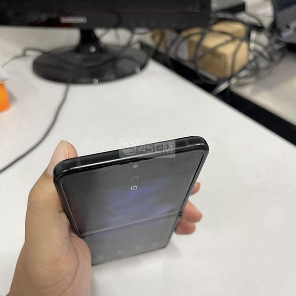 Bán SS Zflip 3 màu đen 8GB/256Gb - 95% - Galaxy Z Series 5
