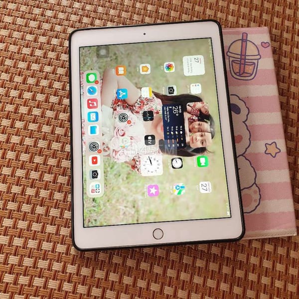 Cần bán ipad đang dùng ok hết - iPad Air Series 1