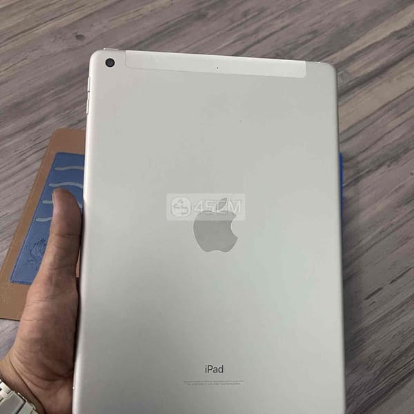 apple ipad gen 6 32GB  màu trắng 95% - Apple tablet khác 3