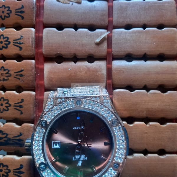 Đồng hồ đeo tay phụ nữ - Fitbit 0