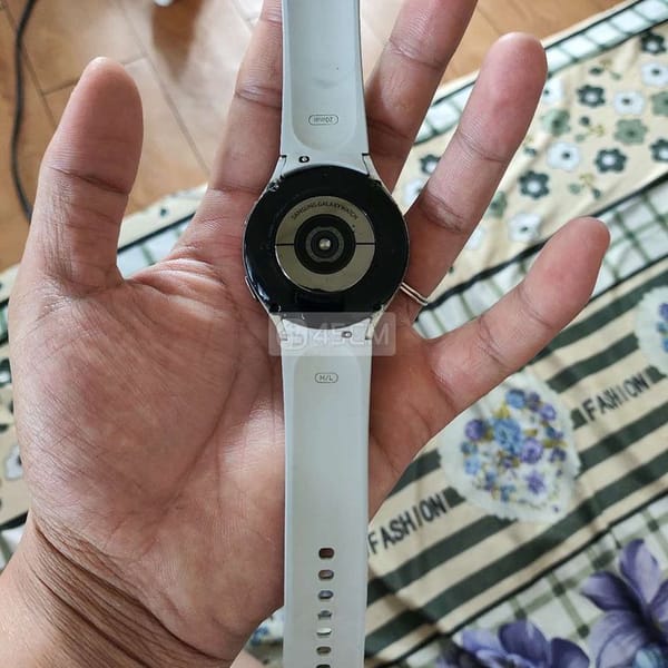 Mình cần bán đồng hồ Samsung Galaxy Watch 4 44mm - Galaxy 1