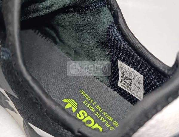 Adidas NMD R1.V2 - Giày dép 3