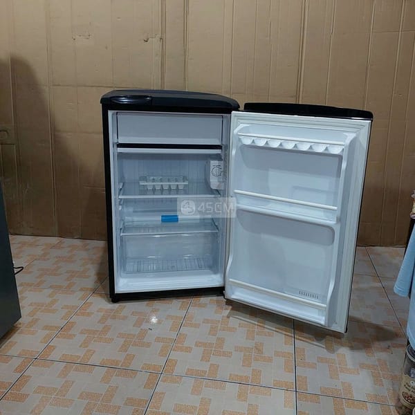 Tủ lạnh Aqua U99H6R nhỏ gọn 1 ngăn, tiết kiệm điện - Tủ lạnh 1