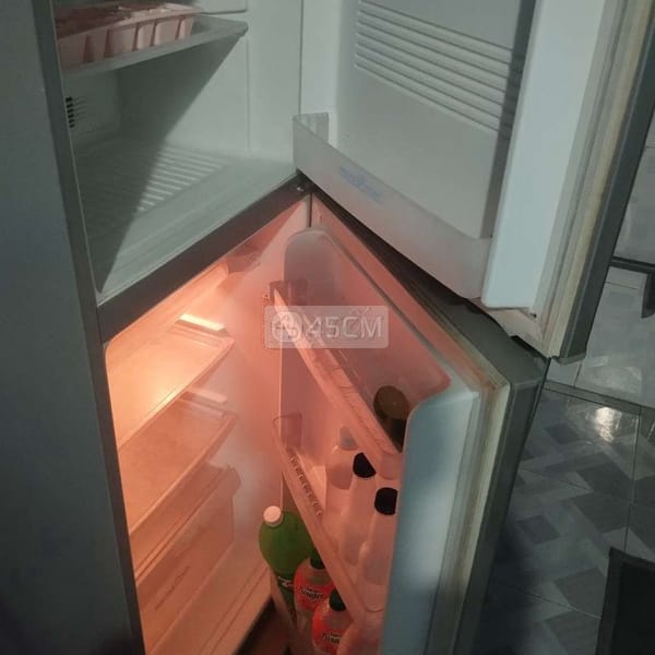 Tủ lạnh 205l hiệu Sanyo màu bạc ngoại hình còn đẹp - Tủ lạnh 1