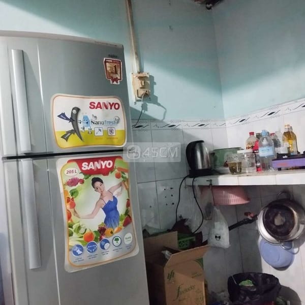 Tủ lạnh 205l hiệu Sanyo màu bạc ngoại hình còn đẹp - Tủ lạnh 2
