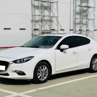 Mazda 3 Luxury 2018 trắng bao zin Odo: 5,3 - MAZDA 3 / Axela Sedan