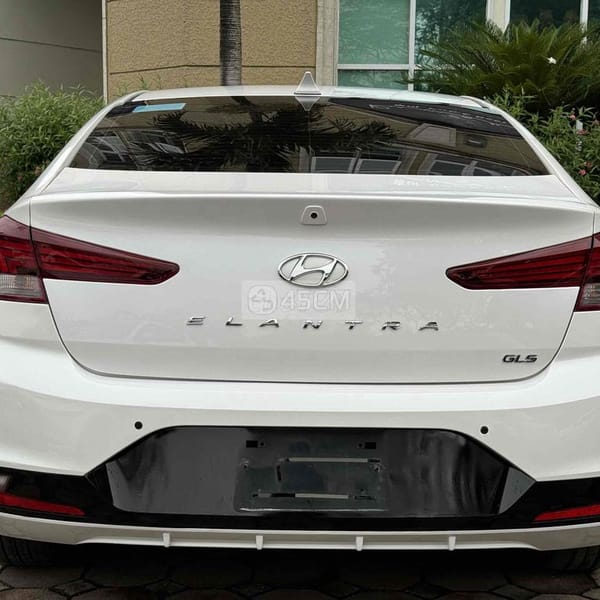 Hyundai Elantra 2021 số sàn - HYUNDAI Elantra Sedan 5