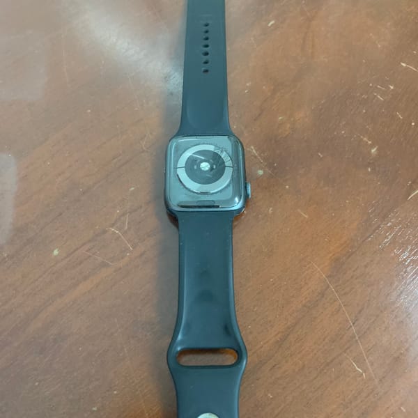 Mình dư dùng cần pass lại cho ai có nhu cầu ạ - Apple Watch 5