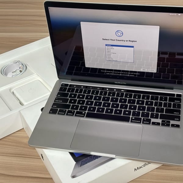 Kẹt Tiền  Bán Rẻ  Macbook  Pro  2020 - i7/16 gb / ssd  512 gb - Macbook Pro 3