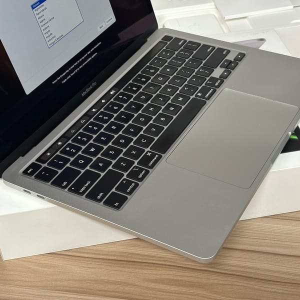 Kẹt Tiền  Bán Rẻ  Macbook  Pro  2020 - i7/16 gb / ssd  512 gb - Macbook Pro 4