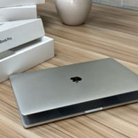 Macbook  Pro 2018  - 15,4 inch  ,i7/16/256 card 4 gb - Pin 6 h - Macbook Pro