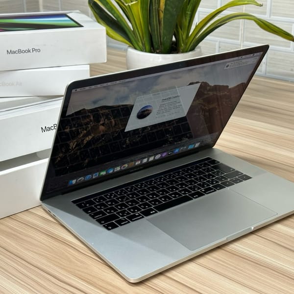 Macbook  Pro 2018  - 15,4 inch  ,i7/16/256 card 4 gb - Pin 6 h - Macbook Pro 1